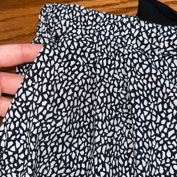 Lululemon - Picture 9 of 16